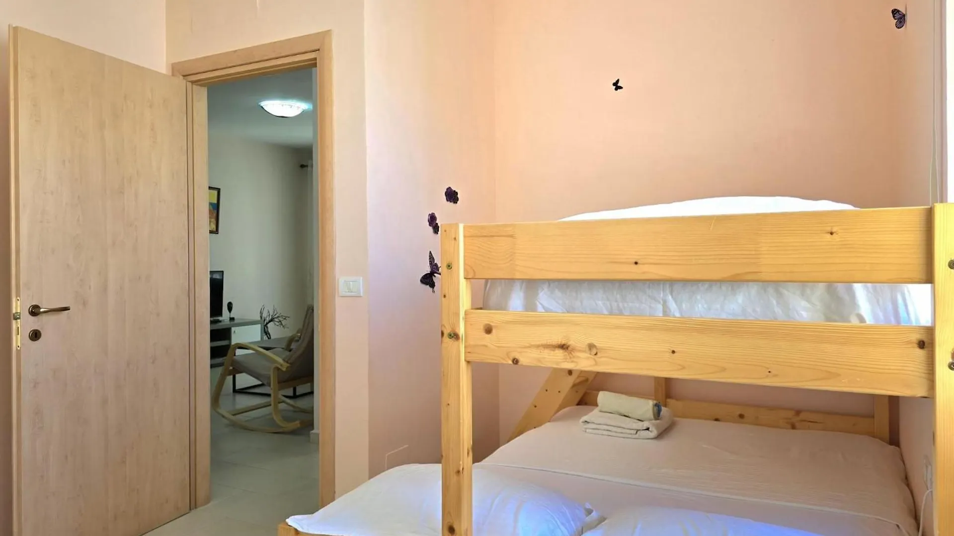 Apartment For Five Guests Plazhi San Pietro Albanie